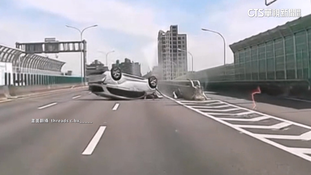 男快速道路撞分隔島翻車　警驗毒釐清肇因