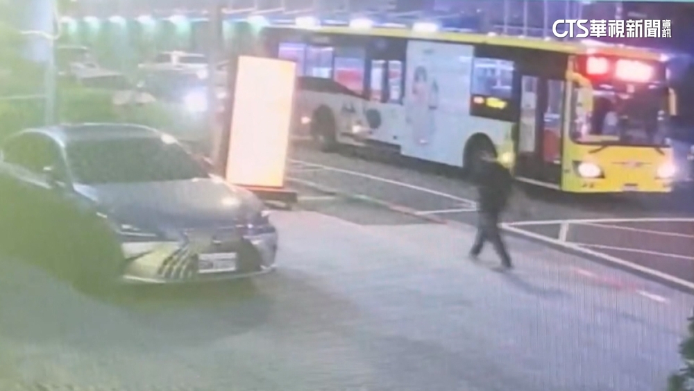 預謀？受指使？　21歲嫌落網　辯行車糾紛對李正皓噴辣椒水