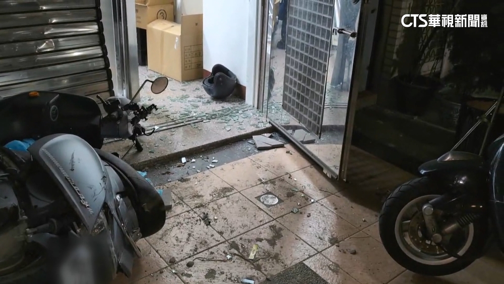 逾10惡煞深夜持刀棍砸店　茶行4店員掛彩