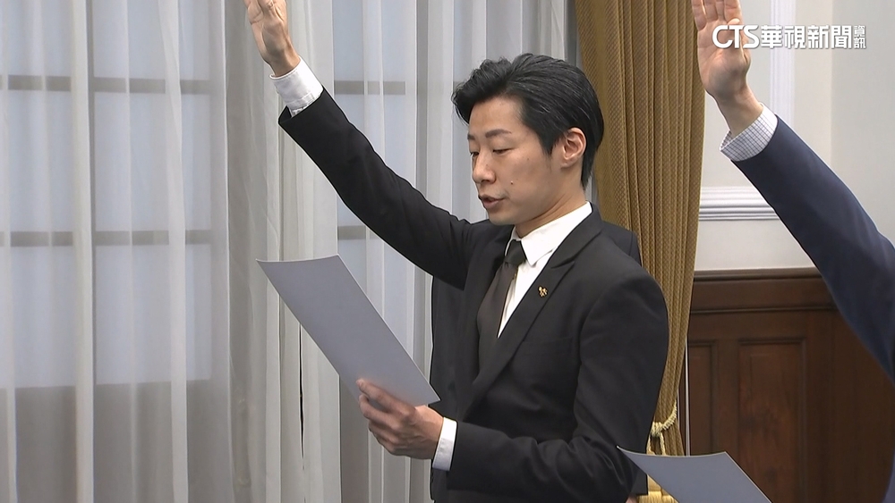 賴總統監誓　駐芬蘭大使林昶佐領讀誓詞