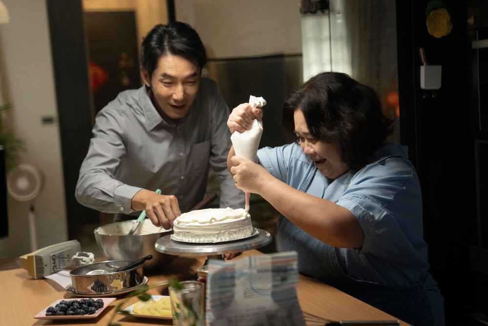 志安在瑞秋家的廚房裡，一起備菜聊心事