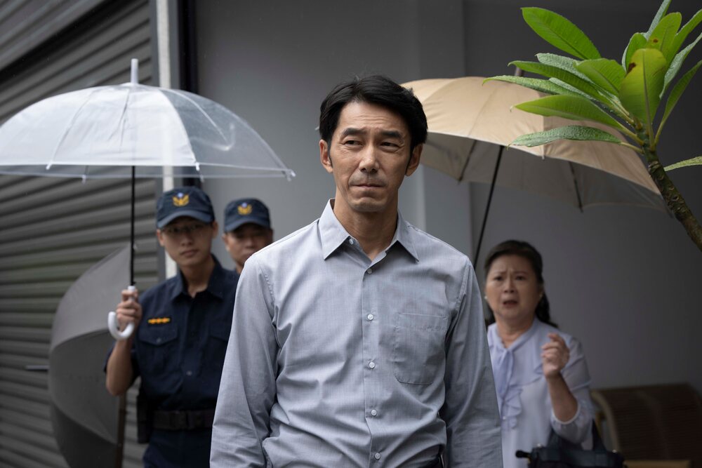 志安因被岳母指控殺妻而遭警方帶走