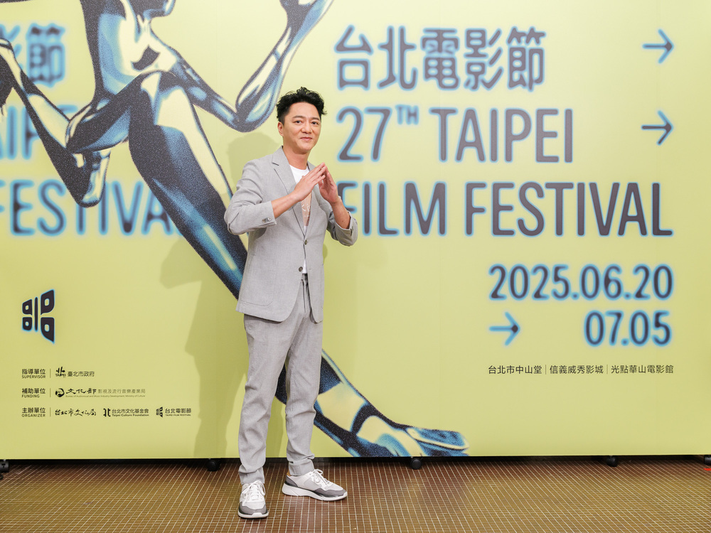 藍葦華在《我家的事》中細膩詮釋父親角色，深沉眼神藏著說不盡的家族情感與歲月重量。