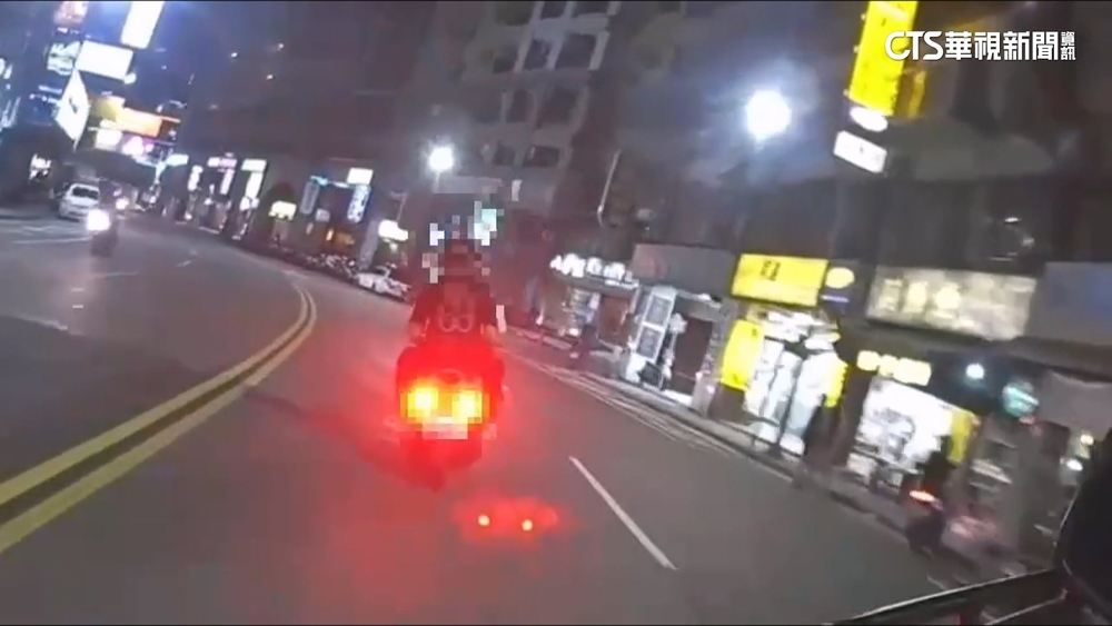 三重飛車追逐！2男違停見警逃　擦撞害2傷「搜出毒」