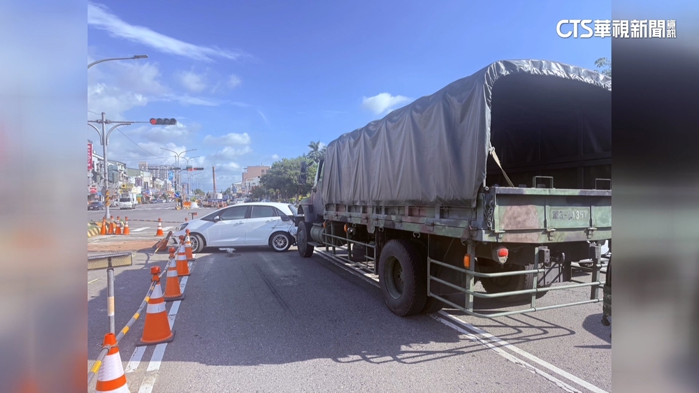 嘉義軍用貨車追撞！　推行30公尺「半年新車毀損」