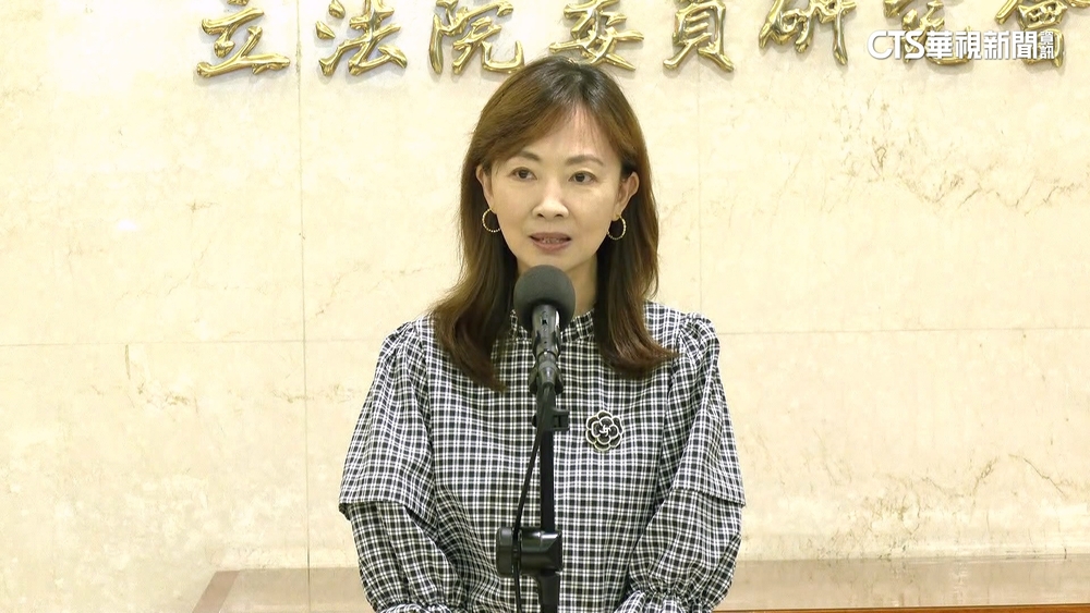 遭爆微博關注中國公安部 郭昱晴喊:11年前為救孩子