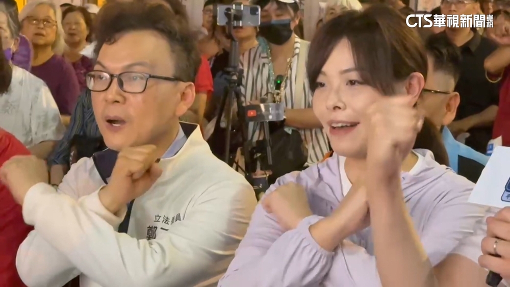 竹市罷免戰加溫！　藍白合夜市反罷開講.罷團路口宣傳