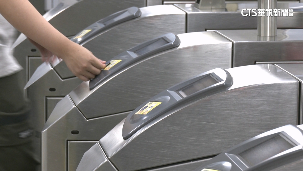 得手數十萬！　高中生破解悠遊卡「刷退變現」　涉詐欺罪