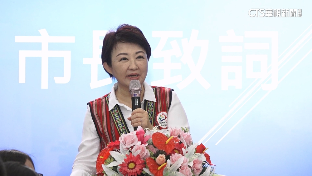 驚！　盧秀燕致詞突傳兩聲「槍響」　笑喊「警察局去了解一下」