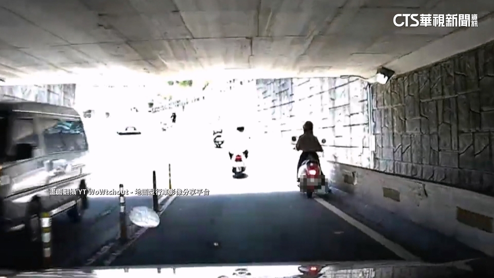 騎士停地下道躲豔陽險害撞　警：若釀禍將有肇責