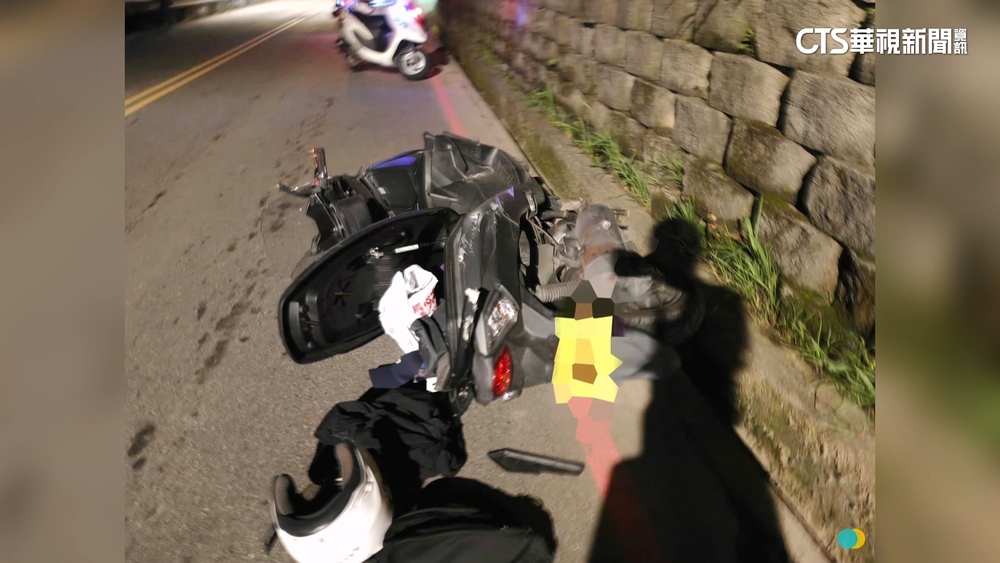 51歲男騎重機自撞護欄 斷掌送醫傷重不治