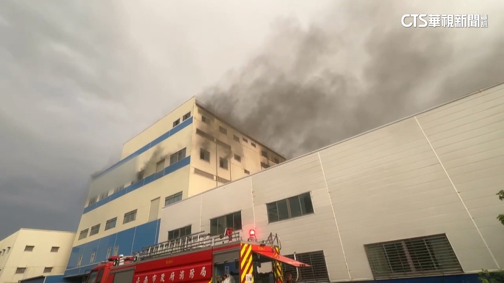 存放王水.氰化物！　台南科技廠火警　消防急搶救