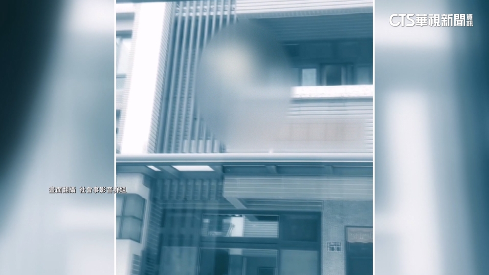 疑獨留女童在家！　跨坐陽台.趴圍牆　鄰目擊嚇壞