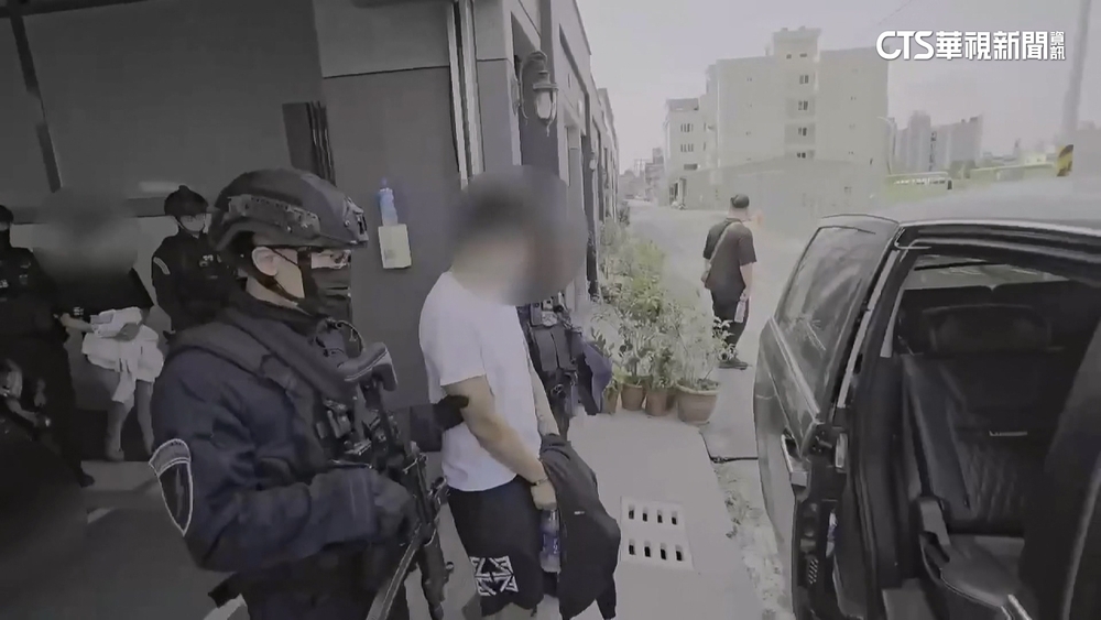 詐團「控房」藏透天厝！　頂樓架吊車收外送　狡猾躲查緝