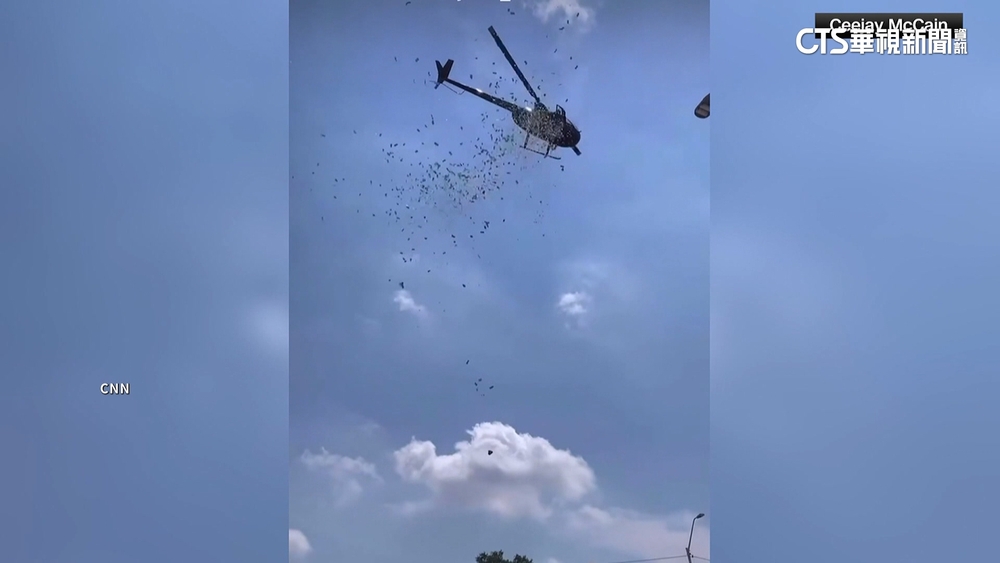 錢雨一直下！　直升機撒現鈔　地面民眾瘋搶