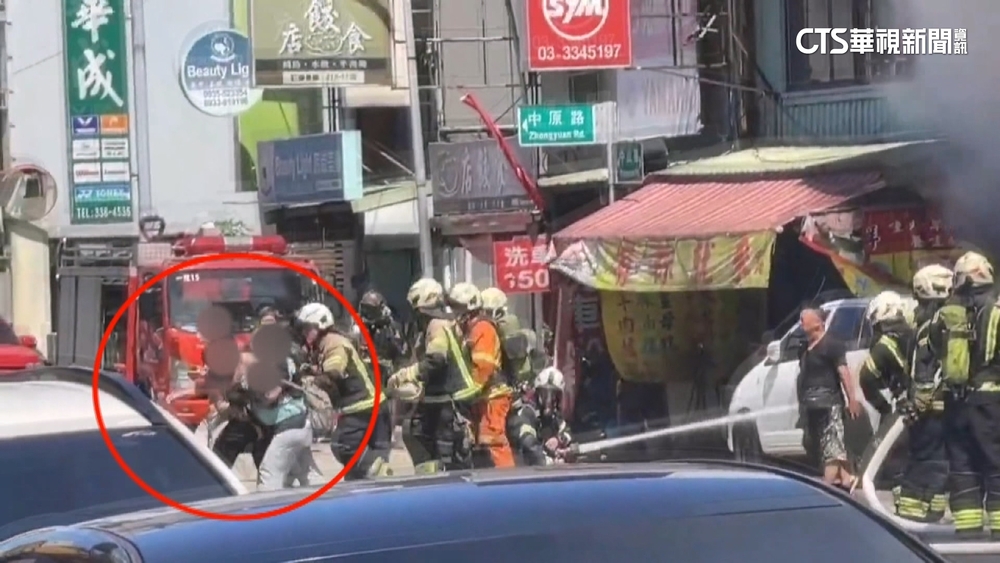 燒臘店陷火海延燒4戶　公嬤身體護孫4人嗆傷送醫