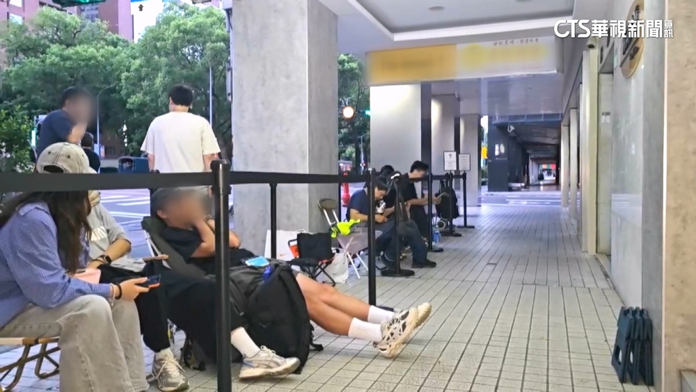 等12個小時! 東京暴紅甜甜圈今開幕 昨晚已有人排隊