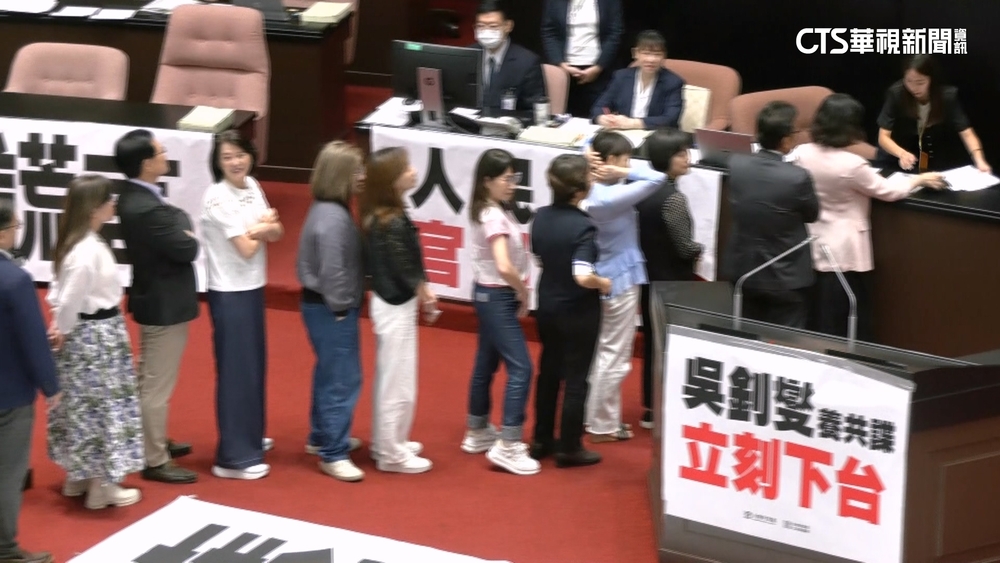 「4100億特別條例」闖關突喊卡　藍推發1萬　白主張發6千