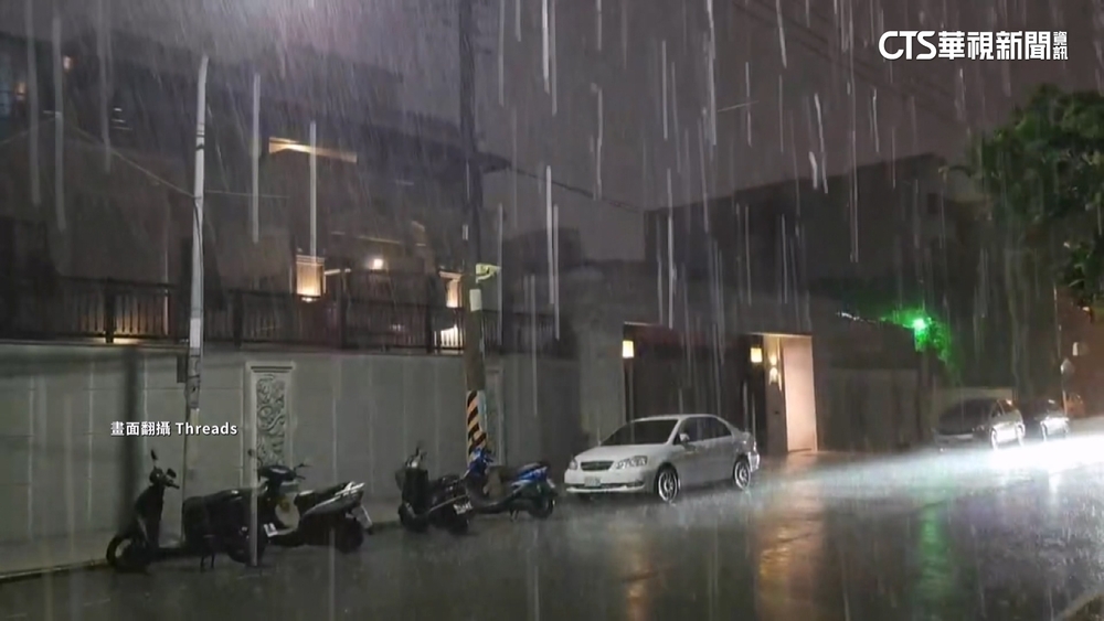 台中豪雨致淹水！　民眾目擊文心路「馬路變小河」