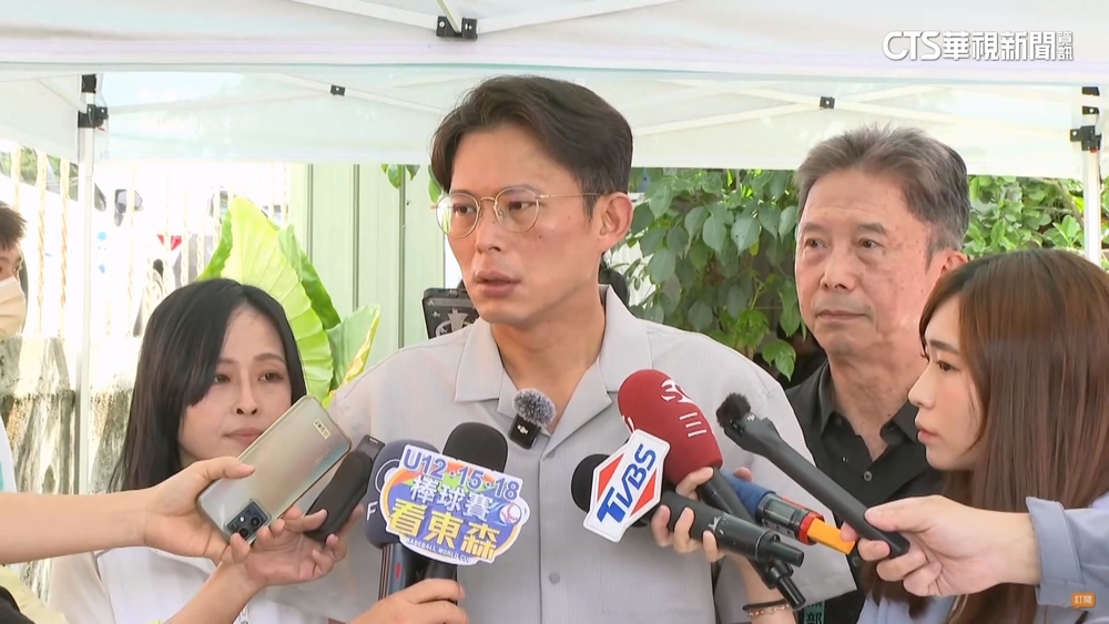 韓讚「人中呂布」暗諷「三姓家奴」？　黃國昌：綠委發言不值一評