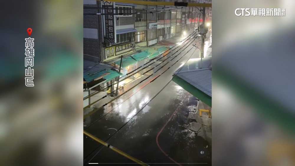 風雨增強.民眾傘拿不住　高雄週一停止上班課