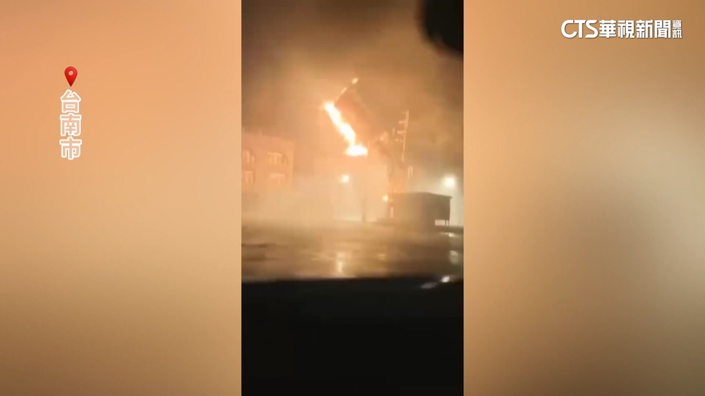 丹娜絲颱風強襲！　台南大賣場招牌「腰斬」爆火花