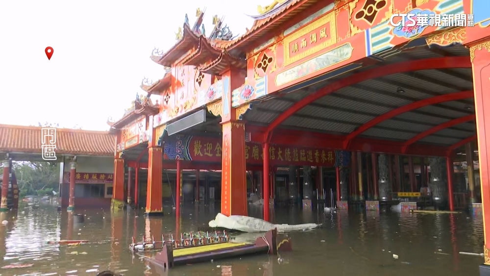 台南風強雨驟！　代天府「12根大柱泡水」　太子像斷一半