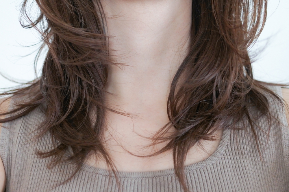 脖子有硬塊？醫曝「2特徵」是癌症警訊　3原則決定就醫