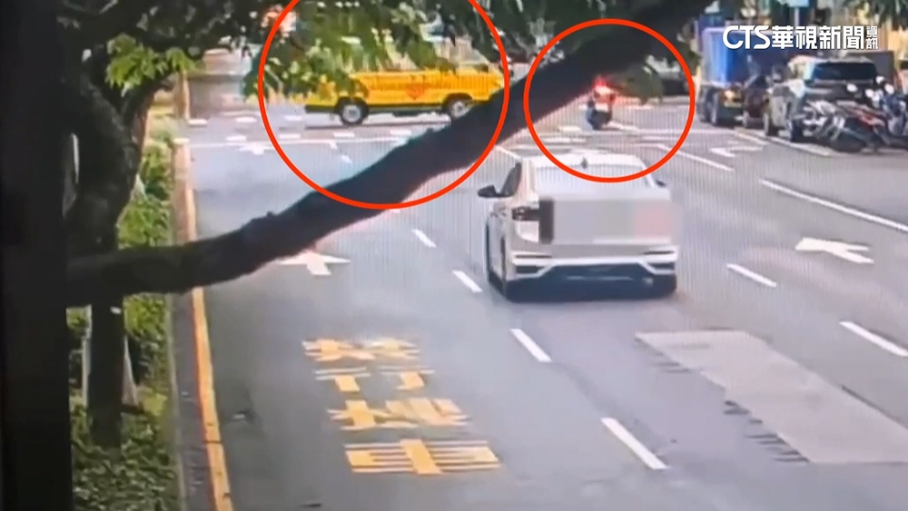 娃娃車疑左轉未禮讓機車擦撞　幸僅騎士擦挫傷