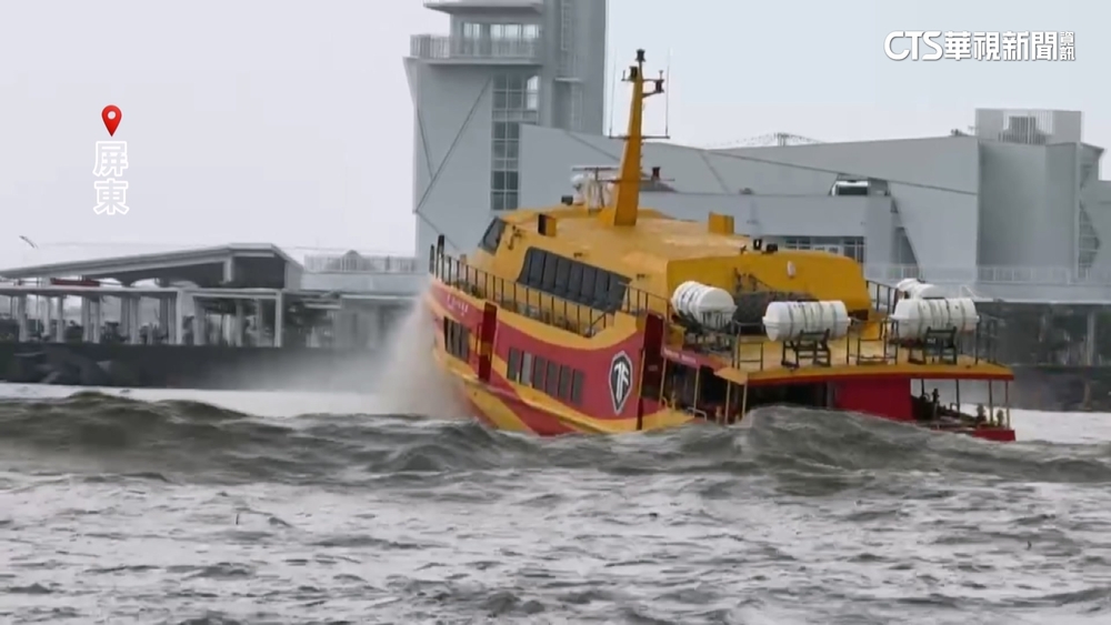 浪高兩米海象差　「東琉線成海盜船」遊客心驚