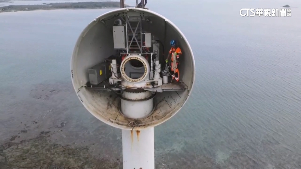 台電拆澎湖風力發電機　「500噸吊車」跨海協助