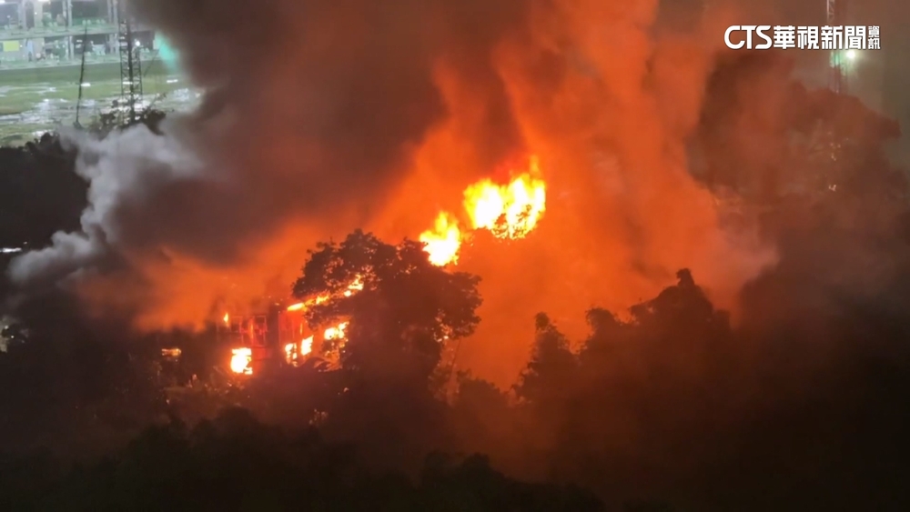 新店工廠大火！　大量濃煙竄天際　幸無人受困