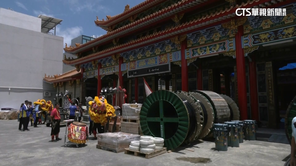 助台電搶修！　廟宇也受災　出借廣場放維修器材