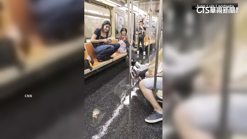 暴雨突「轟炸」紐約　水淹地鐵.月台變噴泉