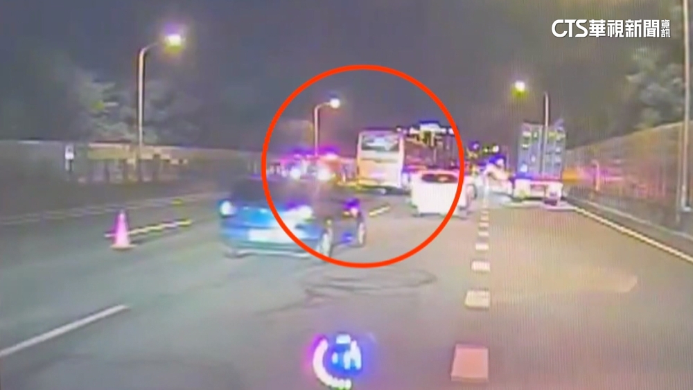 國一4車連環車禍! 國光客運司機一度受困.1乘客輕傷