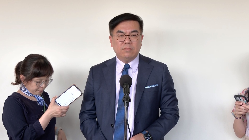 「丹娜絲」掀翻嘉南14萬片光電板　彭啓明強調「無毒」：水質檢測符合標準