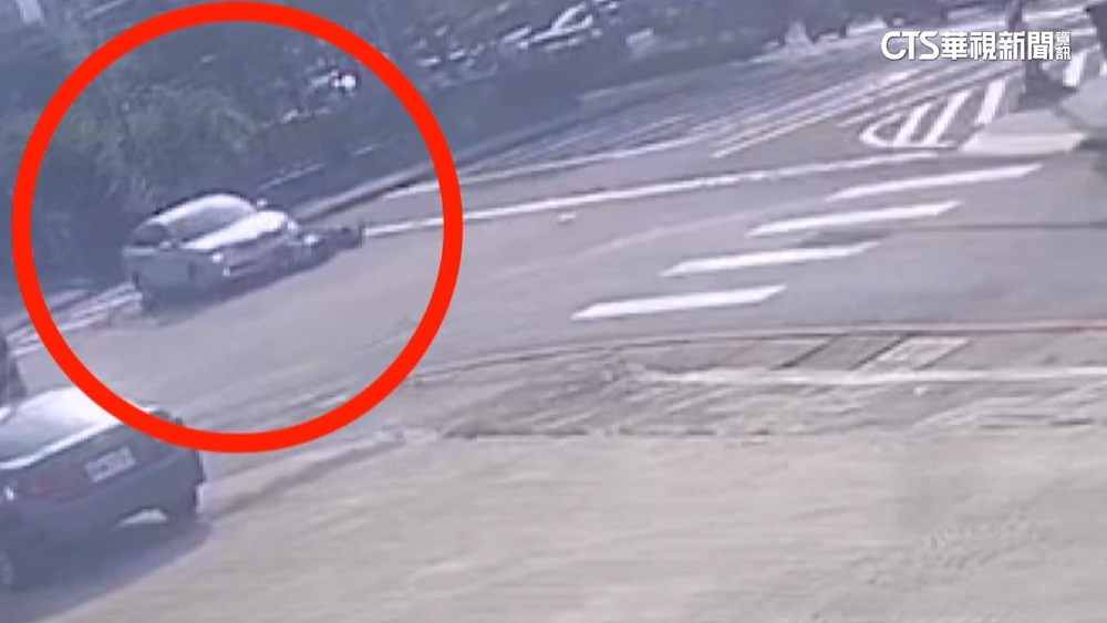 68歲女開車「推撞」機車「1個路口遠」　騎士傷重不治