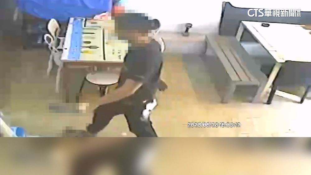 持利器尾隨進店「找女友」.榔頭砸牆　老闆娘嚇控騷擾