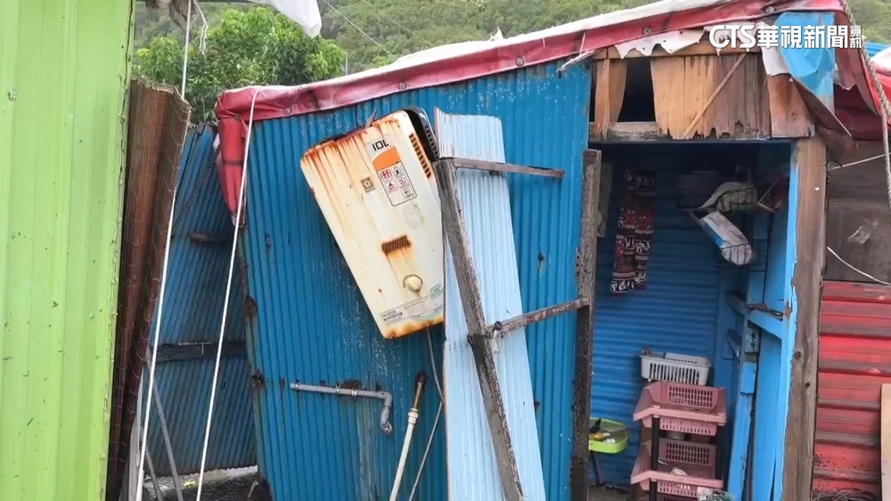 台東南田村驚現龍捲風！　婦險遭捲上天「抱柱子躲避」