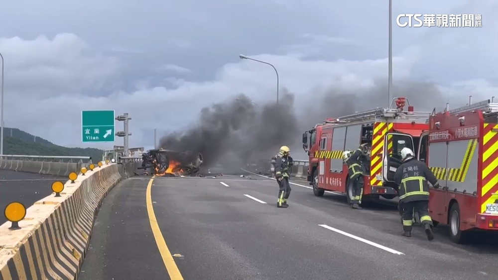 國5蘇澳疑自撞火燒車！　27歲女駕駛「困車內亡」