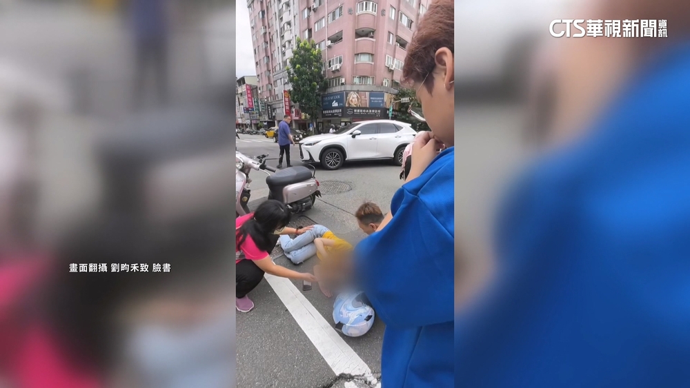 驚悚！轎車突右轉　雙載姐妹遭撞噴飛20公尺