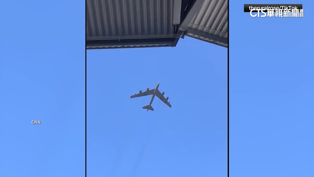 空中驚魂！　美客機險撞B-52　機長急轉彎閃避