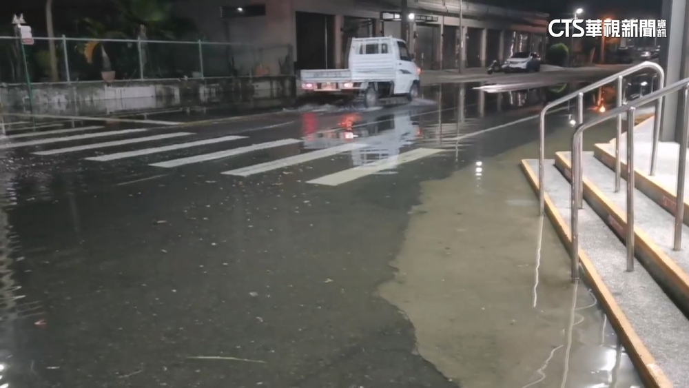 年度大潮！　屏東東港和高雄旗津一早又淹了