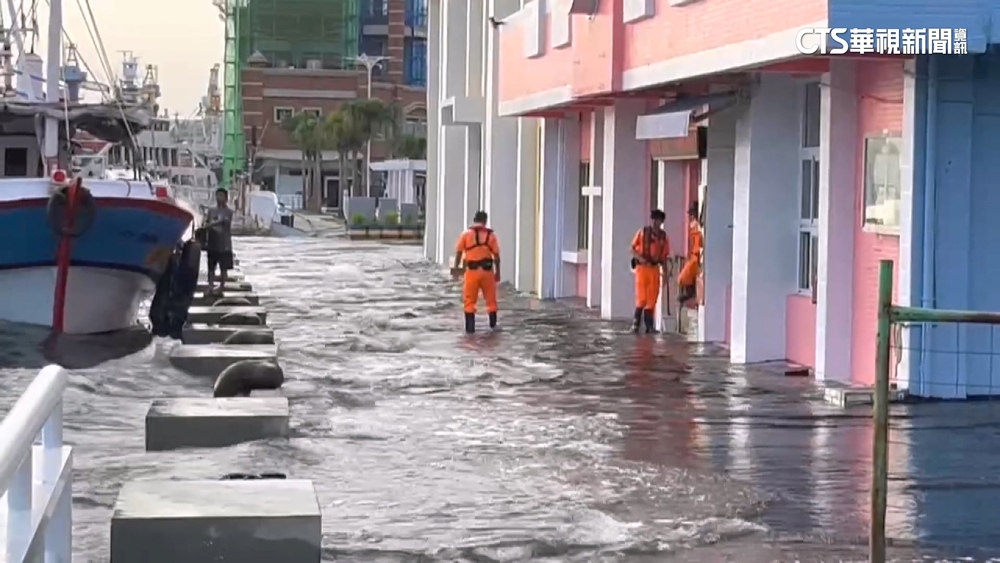 雪上加霜！　旗津積水.抽水馬達沒運作　10分鐘淹路面