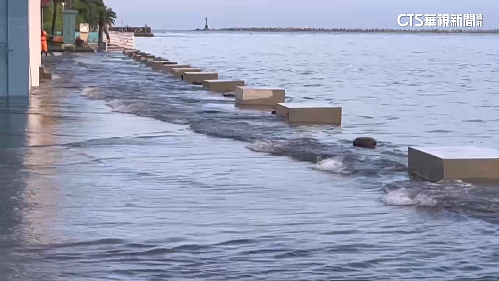 旗津低窪區逢天文大潮　路面積淹水.店家生意受影響