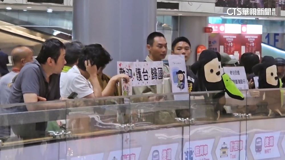 罷免接機團迎遊子歸國投票　反罷方改編歌曲批撕裂