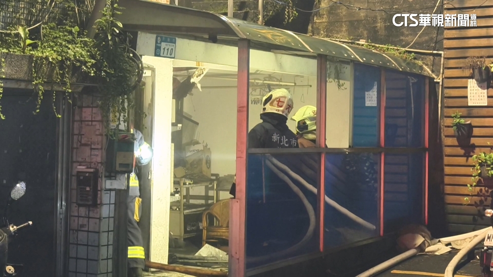 中和景新街凌晨空屋火警　驚擾居民火場外查看狀況