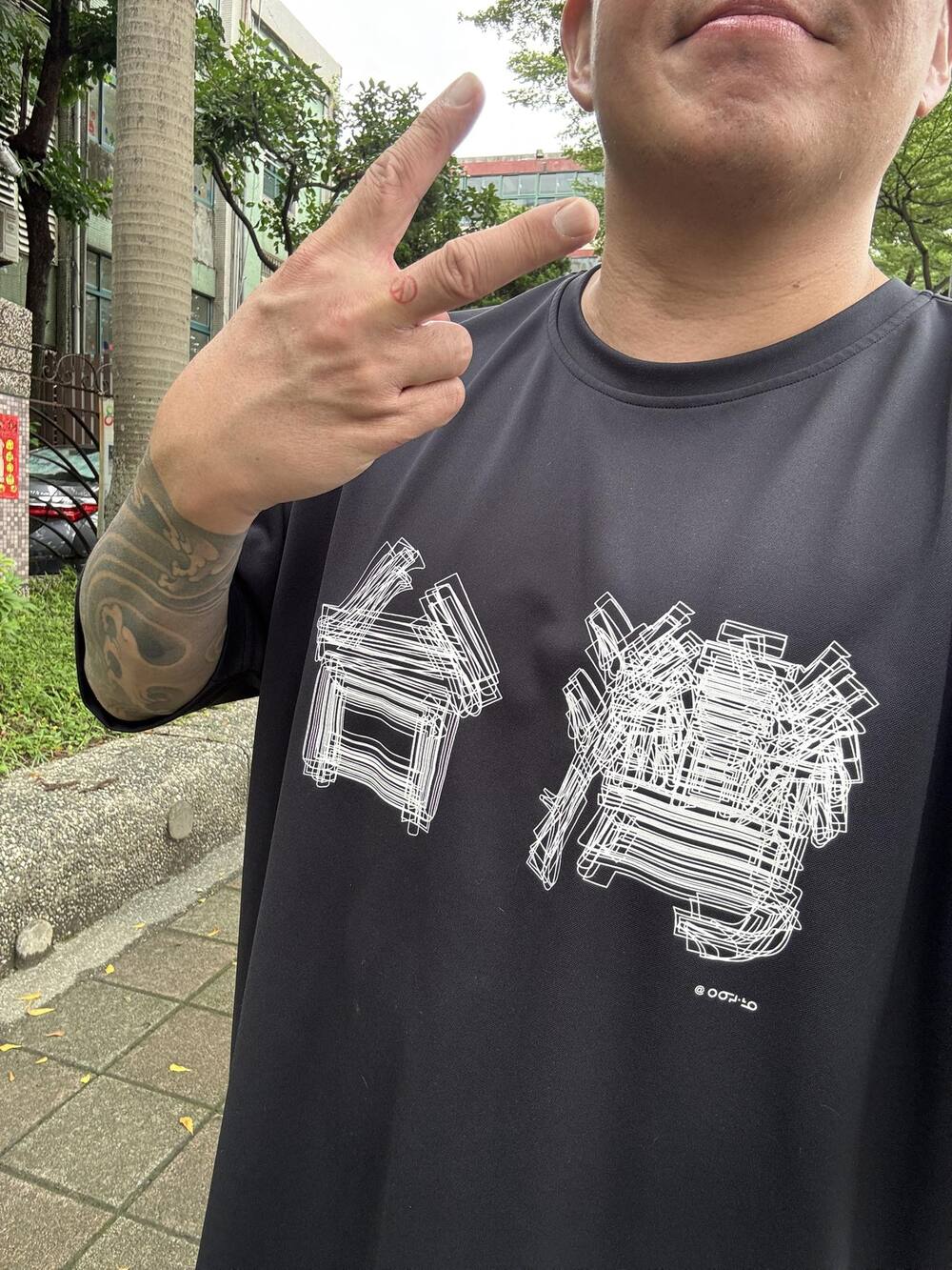 杜汶澤把「台灣」穿身上投票！　嗨喊：聞到自由的氣味