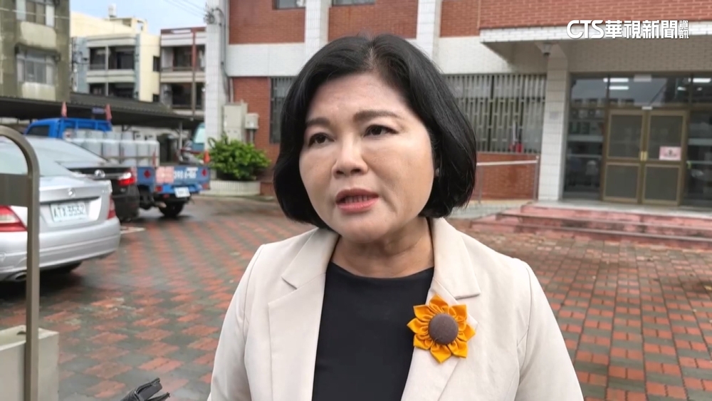 張麗善.丁學忠投票　張嘉郡搞烏龍身分證帶成健保卡