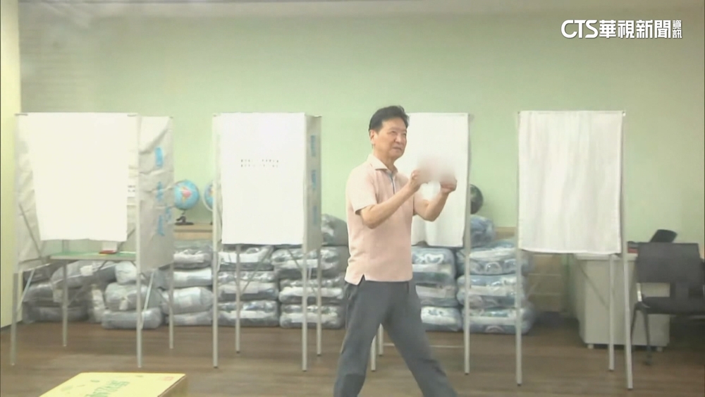 趙少康誤亮票給拍！　致歉「錯誤示範」　警移送北檢偵辦